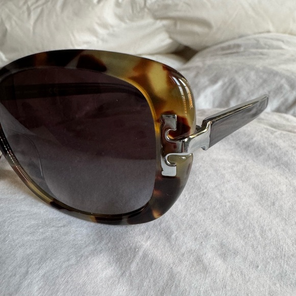 Tory Burch Rectangle Porchini Tortoise Shell/Milky Grey Sunglasses EUC - Picture 4 of 9